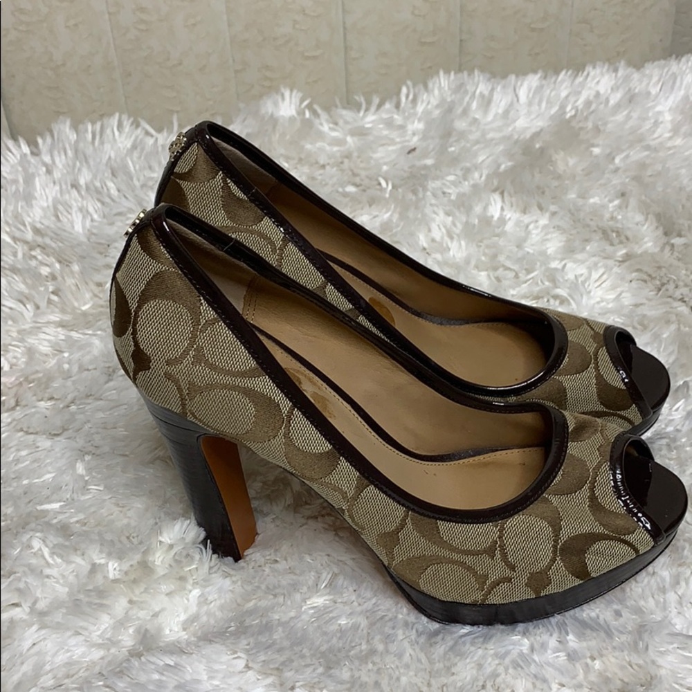 Gorgeous coach shoe